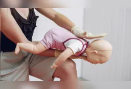 Uma ação coordenada e ágil de policiais militares salvou a vida da pequena Ayla Vitória, de apenas 1 ano e 8 meses