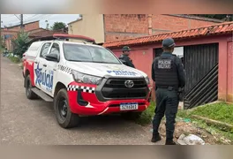 Equipes das polícias Civil e Militar isolaram a área para garantir a preservação da cena do crime.