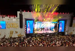 Uma multidão ocupou a orla da cidade para acompanhar os sucessos que marcam gerações