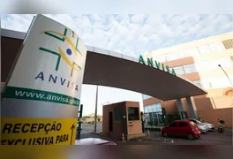 Sempre verifique se o corante ou glitter possui o número de registro da Anvisa no rótulo antes de aplicar em encomendas