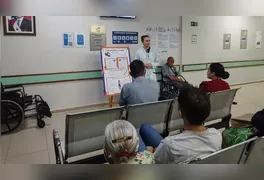 A abordagem foi bem recebida por quem aguardava atendimento.