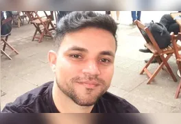 Arlen estava com amigos em uma lancha quando o grupo foi surpreendido por ventos fortes e chuva intensa.