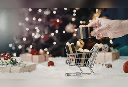 Estimativas da Confederação Nacional de Dirigentes Lojistas (CNDL) indicam que milhões de consumidores ainda não concluíram suas compras, deixando para decidir o presente nos dias que antecedem a ceia.