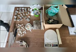 Material apreendido na residencia do suspeito.