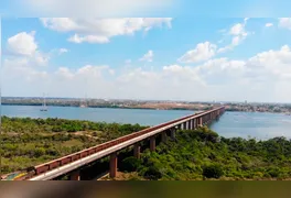 Movimentação de veículos na Ponte do Rio Tocantins, local onde ocorreu o acidente fatal na madrugada deste sábado.