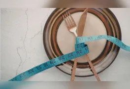 Cortes drásticos de calorias podem desacelerar o metabolismo e gerar o efeito rebote; qualidade dos alimentos, sono e controle do estresse são pilares decisivos