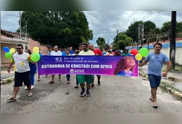 Ação da APAE reuniu famílias e comunidade na manhã desta segunda-feira (6) para promover o respeito e combater o preconceito contra o TEA no sul do Pará.