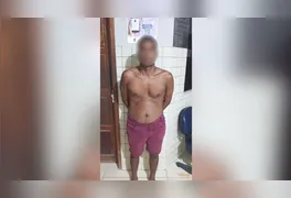 A denúncia indicava que o suspeito estaria na região e possuía mandado de prisão em aberto