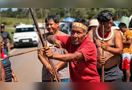 Indígenas das etnias Gavião e Xicrim, representando 14 povos da região de Marabá, realizaram um bloqueio na BR-222 nesta quarta-feira