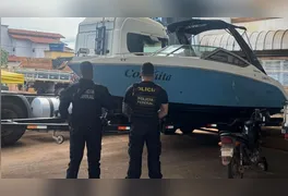 Agentes da Polícia Federal durante cumprimento de mandado de busca e apreensão na sede da Secretaria Municipal de Finanças.