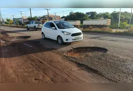 Veículos pesados e de passeio enfrentam lentidão em trecho crítico da BR-222 nesta quarta-feira (25).