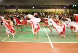 Bailarinos de diferentes gerações se apresentam no palco de Ourilândia; evento busca valorizar talentos do sul do Pará.