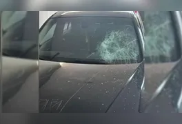 BMW 320i apresenta lataria riscada e danos severos em faróis e lanternas após ataque em Rio Verde.