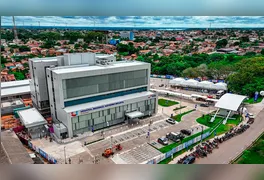 Fachada da primeira etapa do Hospital Regional “Dr. Nagib Mutran”, que inicia atendimentos ambulatoriais e diagnósticos.