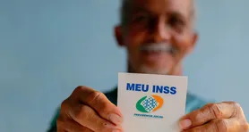 Aposentados e pensionistas devem acessar o aplicativo