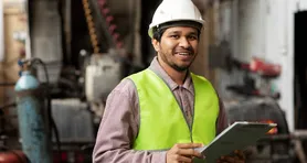 Vaga exige Ensino Médio completo e disponibilidade para trabalho em turnos.