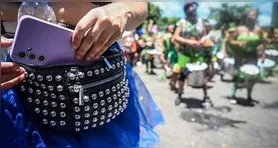 Surpresa de sentir que algo desapareceu do bolso pode transformar a festa em um grande aborrecimento.