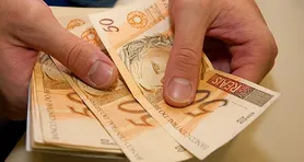 Segunda parcela do décimo terceiro deve cair na conta até esta sexta-feira, dia 19 de dezembro. Saiba o que fazer se não receber!