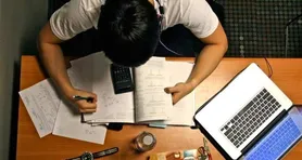 As vagas de nivel medio podem ser a porta de entrada para o serviço público, com estabilidade profissional.