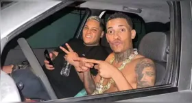 MC Ryan SP (camisa preta) e MC Poze do Rodo (sem camisa).