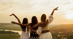 Dia do Amigo: compatibilidade entre signos revela diferentes formas de se relacionar e cultivar amizades no zodíaco.