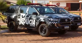 foram apreendidos uma pistola, uma espingarda, munições e dois aparelhos celulares