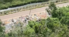 O problema de acúmulo de lixo é recorrente no local