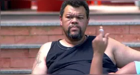 Internautas acusam ator de quebrar regrar por querer cavar expulsão