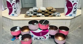 O suspeito e o material apreendido foram encaminhados à delegacia, onde foi confirmada a existência de entorpecentes.