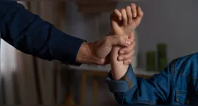 Denúncia feita pela vítima levou à abordagem do suspeito; caso segue sob investigação da Polícia Civil