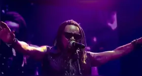 Nas redes sociais, Toni Garrido compartilhou registros do show e não citou o incidente publicamente