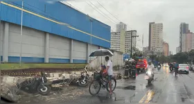 Apesar do susto e dos danos materiais, não há informações confirmadas sobre feridos até o momento
