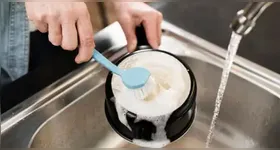 Técnica fácil e prática para evitar manchas e problemas com as panelas