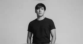 O single de estreia, “Um Lugar Para Nós”, apresenta oficialmente o universo de Nevvoa Zero