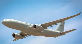 A comunicação entre pilotos e comissários segue protocolos bem definidos