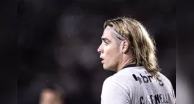 Atacante foi ovacionado pela torcida cruzmaltina.