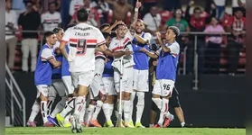 Luciano marcou um dos gols do São Paulo na vitória de 2x0 sobre o Santos.