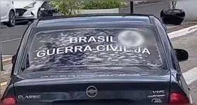 Carro adesivado com uma suástica foi flagrado circulando em Araranguá; proprietário foi preso