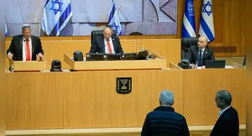 Parlamento israelense aprovou lei que prevê pena de morte a palestinos condenados por crimes letais.