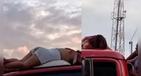 Caçamba foi a cama ideal para a mulher tirar aquele sono