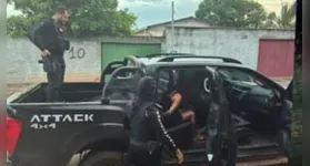 Agentes das polícias Civil e Militar durante a deflagração da megaoperação que mirou o tráfico de drogas e a lavagem de dinheiro em Redenção.