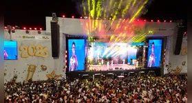 Uma multidão ocupou a orla da cidade para acompanhar os sucessos que marcam gerações