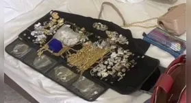 Os suspeitos ainda estavam em posse de todo o material roubado, o que consolidou a prisão em flagrante.