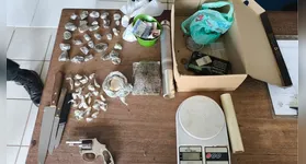 Material apreendido na residencia do suspeito.