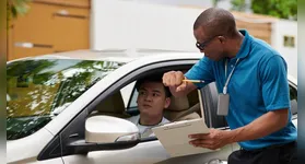 Apesar da autonomia, o instrutor segue sob a lupa do Detran.