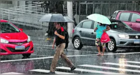 Calor, nuvens e chuva rápida fazem parte da rotina climática de Belém nesta quinta-feira (5).