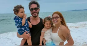 Viih Tube e Eliezer com o filho Ravi; após acidente doméstico e cirurgia, menino recebeu alta e passa bem em casa.