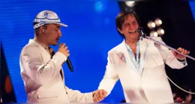 João Gomes e Roberto Carlos dividem o palco no especial de Natal da TV Globo, exibido na última terça-feira (23).