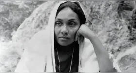 Maria Ribeiro, aos 102 anos, marcou gerações ao interpretar Sinhá Vitória em "Vidas Secas"; fãs lamentam sua morte.