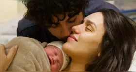 Rafa Kalimann e Nattan apresentam Zuza, a primeira filha do casal, em registro emocionante compartilhado nas redes sociais.
